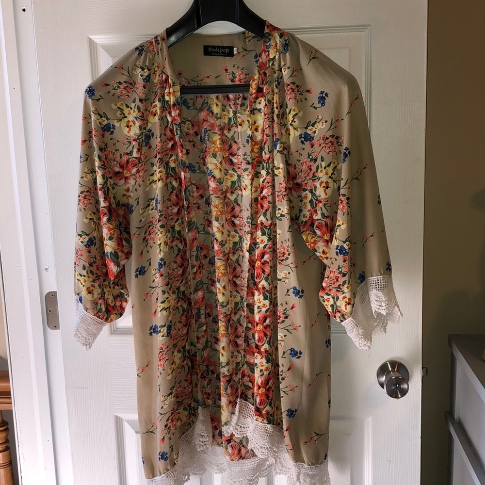 Floral Kimono with lace trim